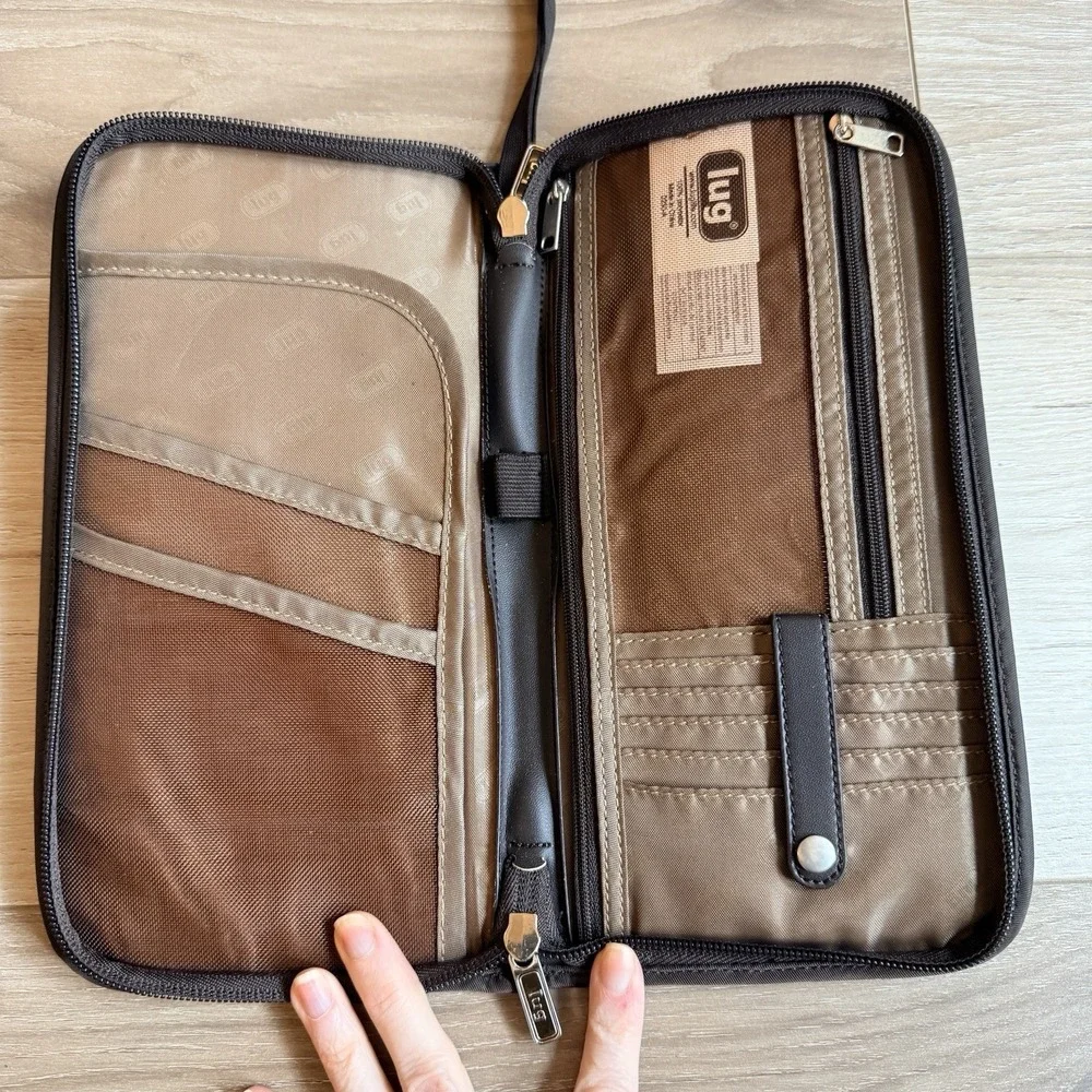 Lug Wallet Passport Quilted Zip Brown with Strap‎ Travel Card Holder NWOT